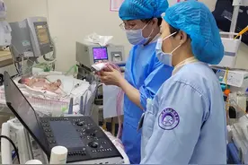 发病率千分之一，全身苍白如纸！专家团队成功救下这名新生儿图片