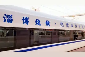 “一票难求手慢无”，今年“五一”咋就这么火！ | 睡前聊一会儿图片