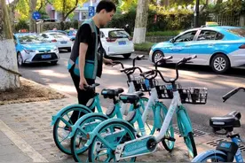 临近五一假期，杭州西湖景区开展共享单车专项整治活动图片