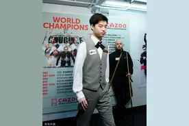 斯佳辉世锦赛半决赛连输五局怒捶球桌，14-10暂时领先图片