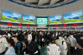 济南长途汽车总站迎来“五一”假期首日客流高峰图片