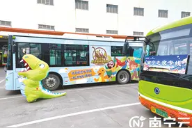 南宁“轨道+公交”服务市民 倡导假期绿色出行图片