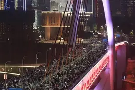 “五一”首日重庆热门景区火爆 120家旅游景区接待游客92.34万人次图片