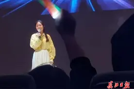 师生合唱《有我》燃爆全场，高中生音乐节致敬多彩青春图片