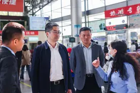 省安委办主任、省应急管理厅厅长许小月以“四不两直”方式督导检查杭州市“五一”期间安全生产工作图片