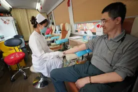 “五一”假期迎来献血热，王府井献血点提供延时服务图片