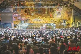 湖南日报要闻｜凤凰古城《边城》实景演出人气旺图片