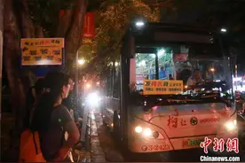 广西柳州“五一”接待游客390万余人次 螺蛳粉吸引游客“打卡”图片