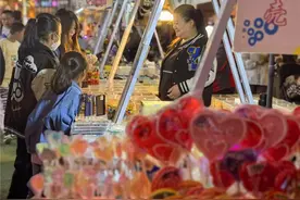 露营、摆摊、骑行……西宁市民花样过“五一”假期图片