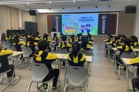 学校门口兜售“三无”商品？片区治理闭环破解流动摊贩难题图片