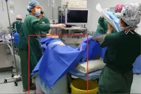 准妈妈助产士跪地托举19分钟救活危急新生儿图片