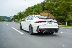 13.8万起买5.71秒破百的钢炮 测试广汽传祺影豹R图片