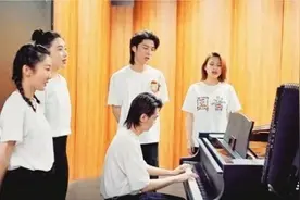 新文艺青年翻唱《芳华》留住芳华图片