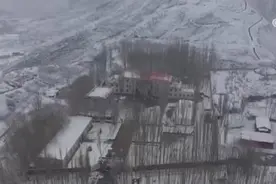 边防官兵顶风冒雪巡逻在帕米尔高原 守护边境安全图片