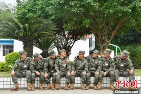 当“橄榄绿”邂逅“00后”双胞胎兄弟图片