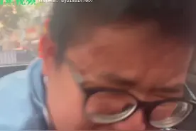 哥哥留学突然回家弟弟抱着哭泣：八个月没见，当时愣了十几秒图片