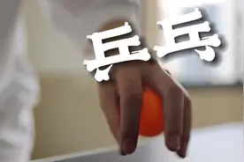 浙江温州90后男护工照顾30多位老小孩图片