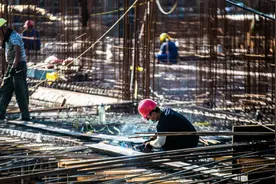 2022年有325万农民工离开了建筑业图片