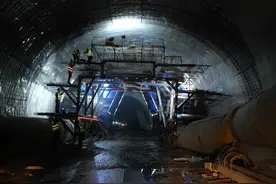 银百高速巫溪至镇坪段最长隧道巫溪隧道左洞贯通图片