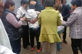 90后小伙跳进黄河救出男孩 家长抬羊登门道谢图片