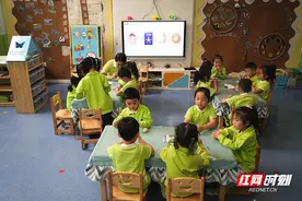 宜章：趣味立夏 彩绘鸡蛋图片