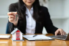 规范房屋中介费：中介应是卖服务，而不是捆绑收费丨九派时评图片