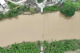 龙岩4干部落水下游约50公里处发现一遗体，身份待确认视频封面