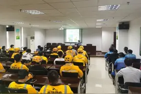 培训还是跑单，如何让外卖小哥不再为难？图片