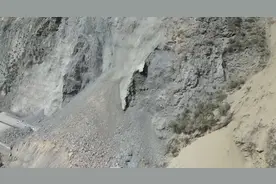 直击国道213线松潘境内山体垮塌现场图片