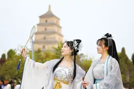 唐装汉服轻舞 激发文旅融合新活力图片