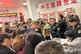 免费办证解民忧图片