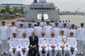 两艘054A/P型护卫舰正式交付巴基斯坦海军图片