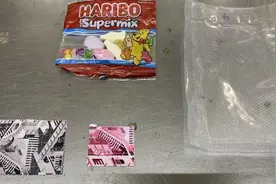 毒性极大！见到这种花花绿绿的小纸片，立即报警！图片