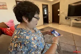 52岁的孃孃电竞玩家：和女儿联手拿冠军，直播“开黑”时最高超20万人次观看图片