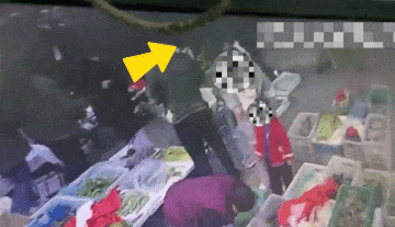 女子手机放在外套口袋5秒就失窃 监控曝光作案过程图片