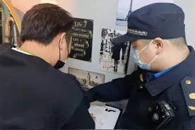 美容美发店频打“擦边球”，芷江西路城管中队开展专项检查整治图片