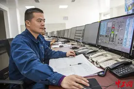 杨雷：要想一块好钢 必须要经过炉火的淬炼图片