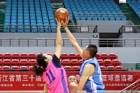 65岁的灌篮高手你见过吗？这群爷爷奶奶在宁波刮起“篮球旋风”图片
