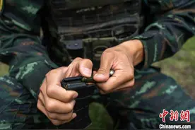 直击武警柳州支队特战队员实弹射击训练图片