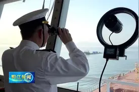 阳江港引航员：劈波斩浪 为进出港船舶保驾护航图片