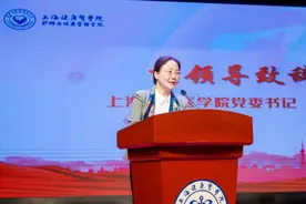 上海健康医学院举行2023年国际护士节传光授帽活动图片