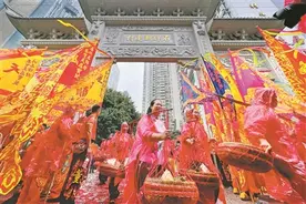 天河石牌迎妈祖诞 百人队伍巡游祈福图片