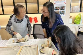 深圳公明邀请辖区归侨、侨眷开展母亲节活动图片