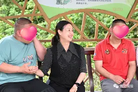 “星星孩子”的“月亮妈妈”，好美！图片