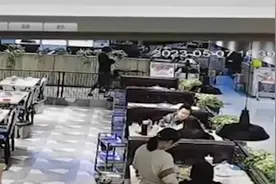 女顾客称因不想续卡遭三名店员围殴，警方介入图片