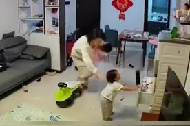 至柔至坚，母爱如山，盘点那些妈妈“化身超人”的瞬间，祝天下母亲节日快乐！图片