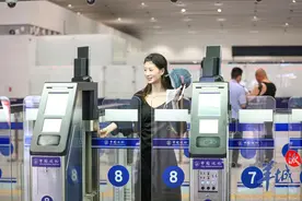 最快半分钟通关！广州白云机场口岸出入境快捷通道全面恢复图片