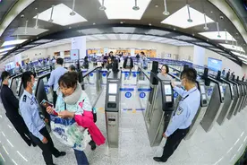 青岛空港口岸边检快捷通道全部启用图片