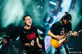 万人雨中合唱！汪峰深圳开唱状态大好，发文大呼：“酣畅淋漓”图片