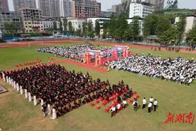 东安县职业中专学校举行第四届学生十八岁成人礼图片